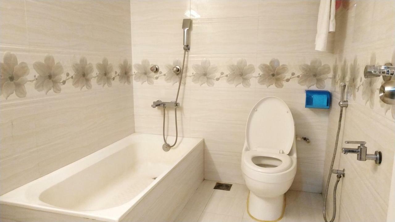 Hotel Khan Palace Kuakata Exterior foto